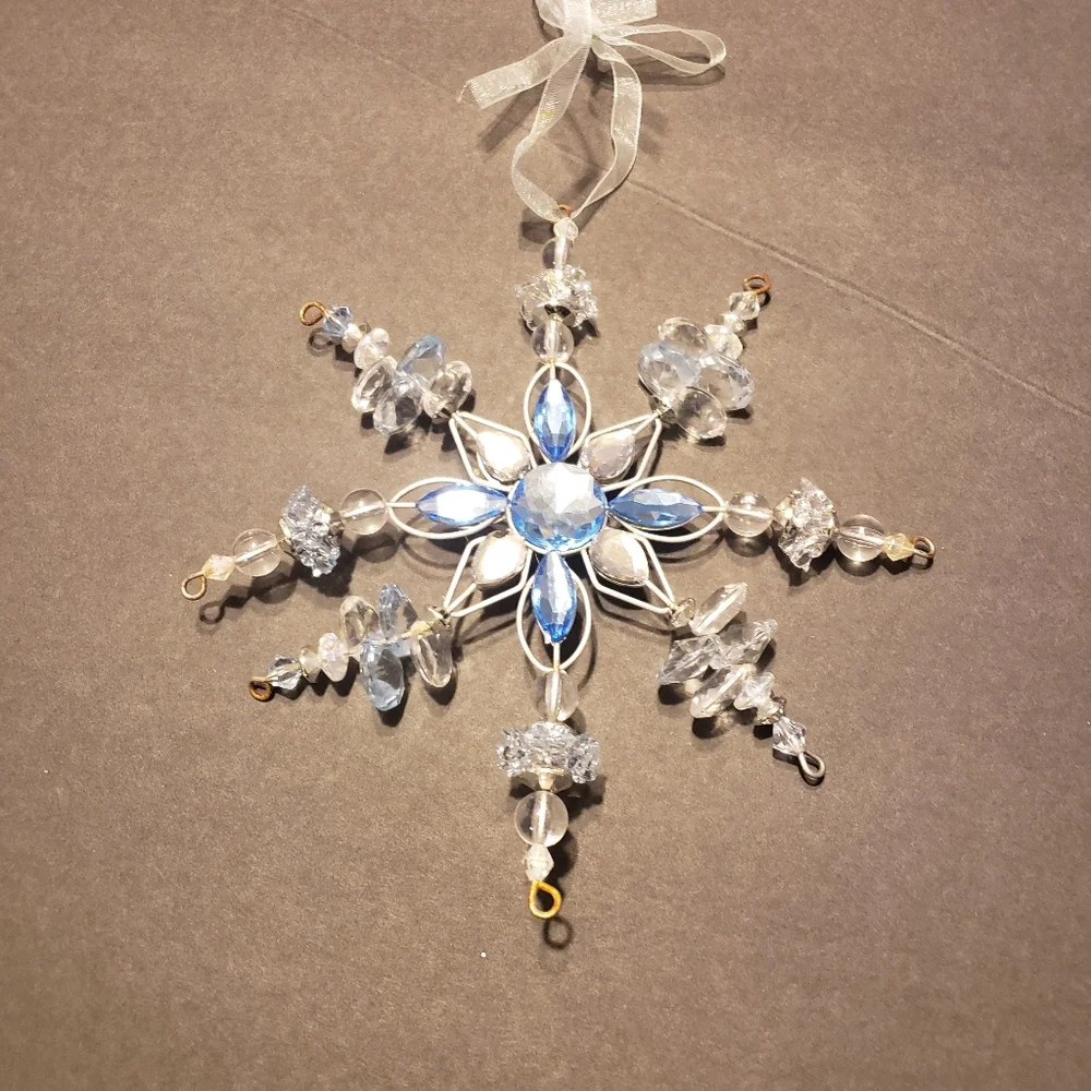Handmade snowflake ornaments Set of 7 - Picture 2 of 12
